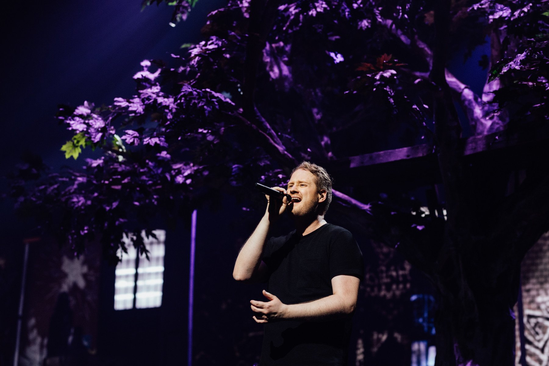 Portrait of DAVE CAYDEN